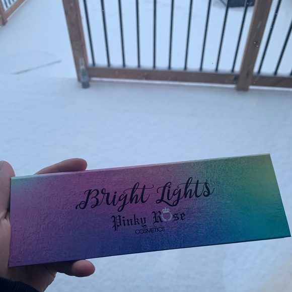 Pinky Rose Cosmetics - Bright lights - Picture 5 of 6
